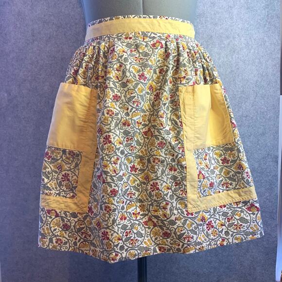 Retro Look Hostess Apron, Westminster Linen Brand, Cute Print Pockets, One Size - Picture 4 of 10